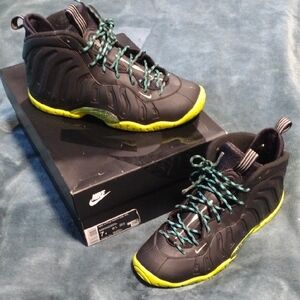 Nike GS 7Y Foamposite Black & Volt